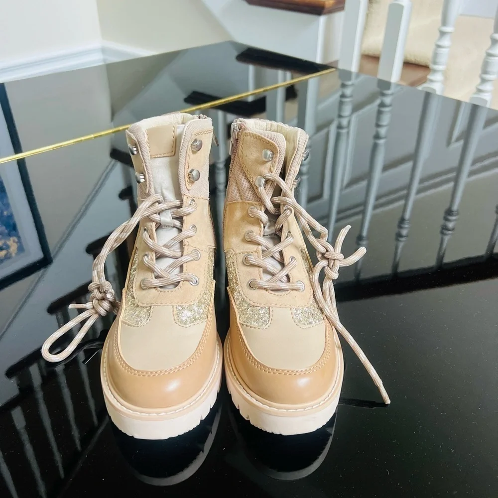 Women's Tan Lace-Up Boots 7